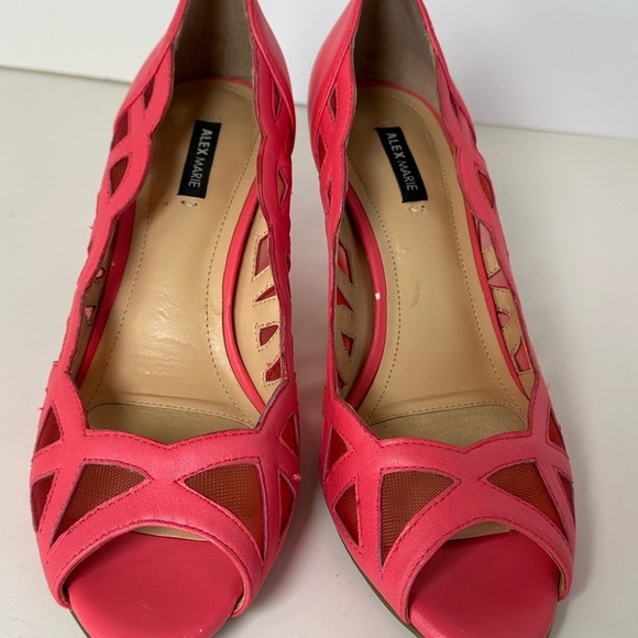 Alex Marie Retro 80’s Style Flamingo Pink Scalloped Design Heels Sz 7.5 M - Picture 3 of 8